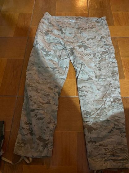 Pantalón pixelado zona norte (usado)